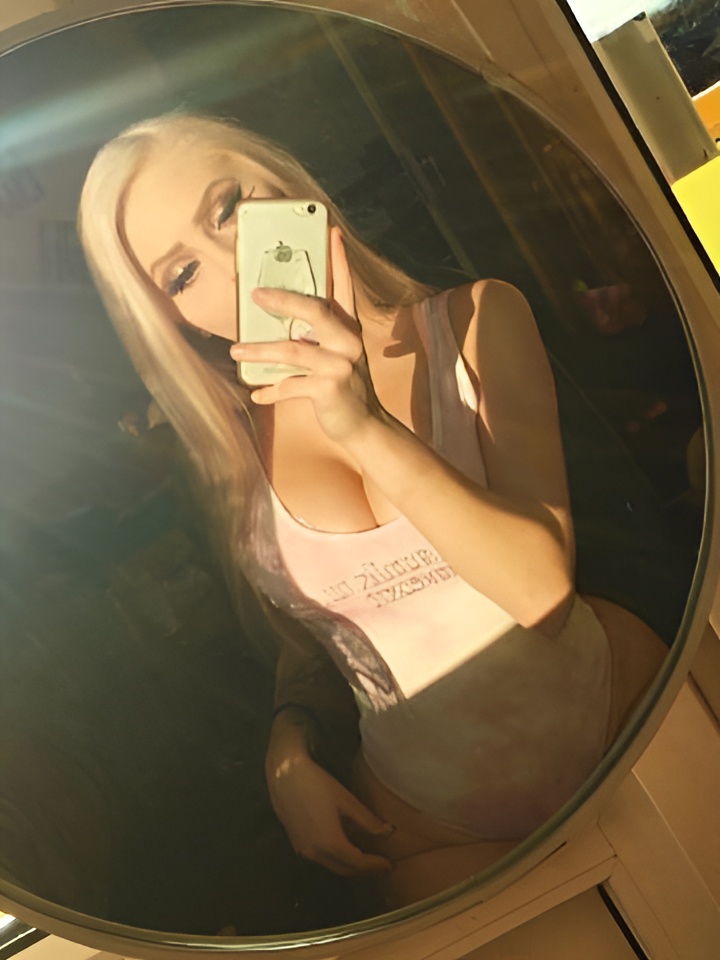 Анечка привлекальеная девушка из Вельск цена от 3000 руб