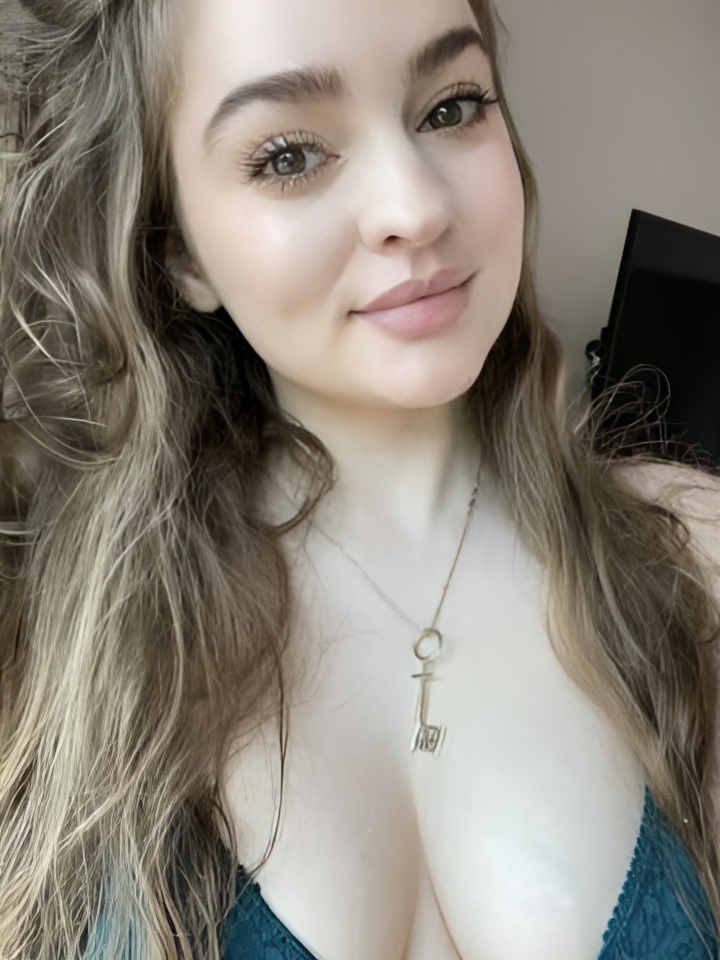 Софа привлекальеная девушка из Вельск цена от 3000 руб