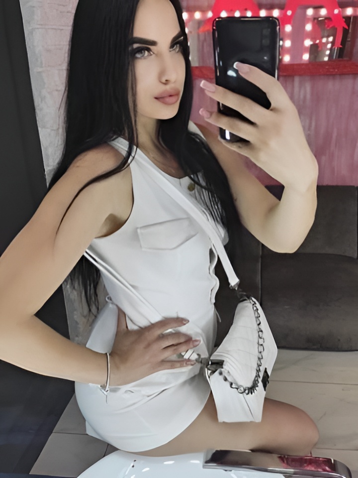 Юлия привлекальеная девушка из Вельск цена от 4000 руб