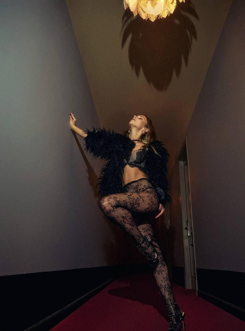 Света привлекальеная девушка из Вельск цена от 6000 руб