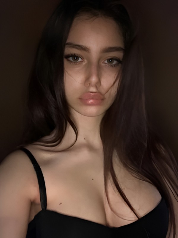 Эмма привлекательная девушка из Вельск цена от 10000 руб