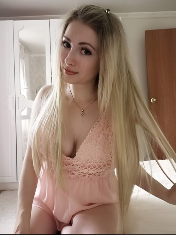 Искра привлекательная девушка из Вельск цена от 10000 руб