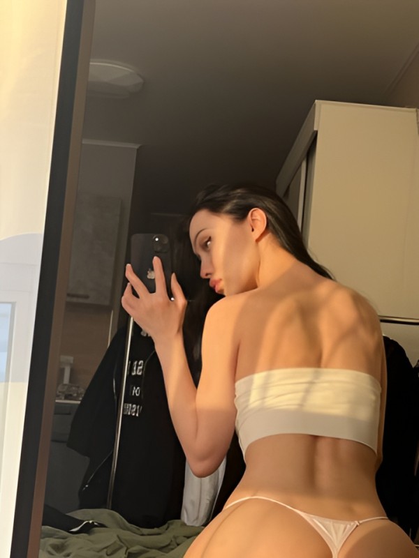 Лизочка привлекательная девушка из Вельск цена от 2500 руб