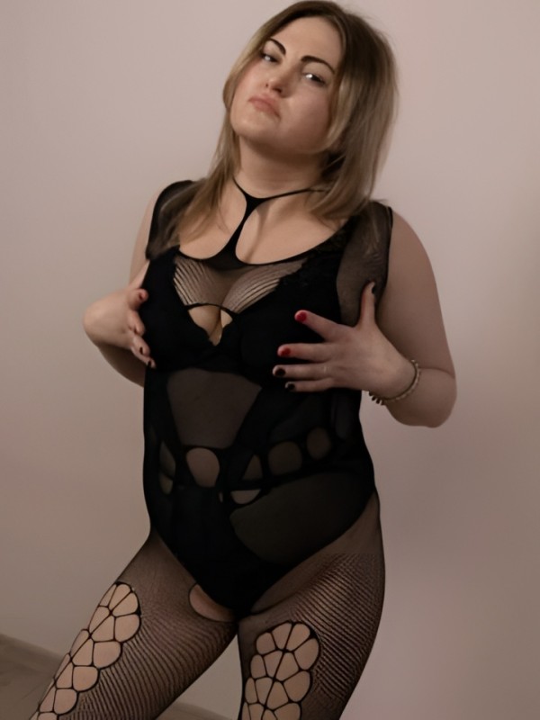 Виктория привлекательная девушка из Вельск цена от 4000 руб