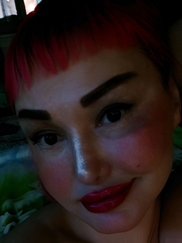 Викуля привлекательная девушка из Вельск цена от 2500 руб