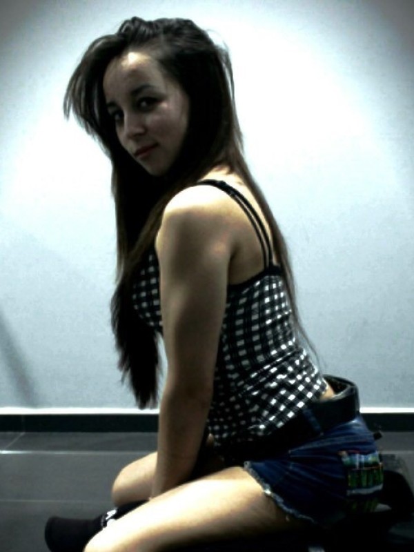 Арина привлекательная девушка из Вельск цена от 3500 руб