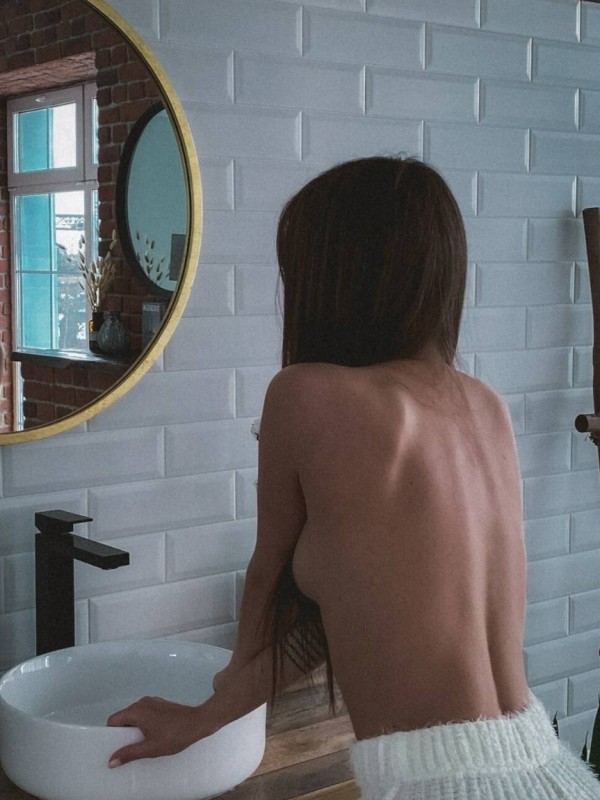 Лиля привлекательная девушка из Вельск цена от 3000 руб