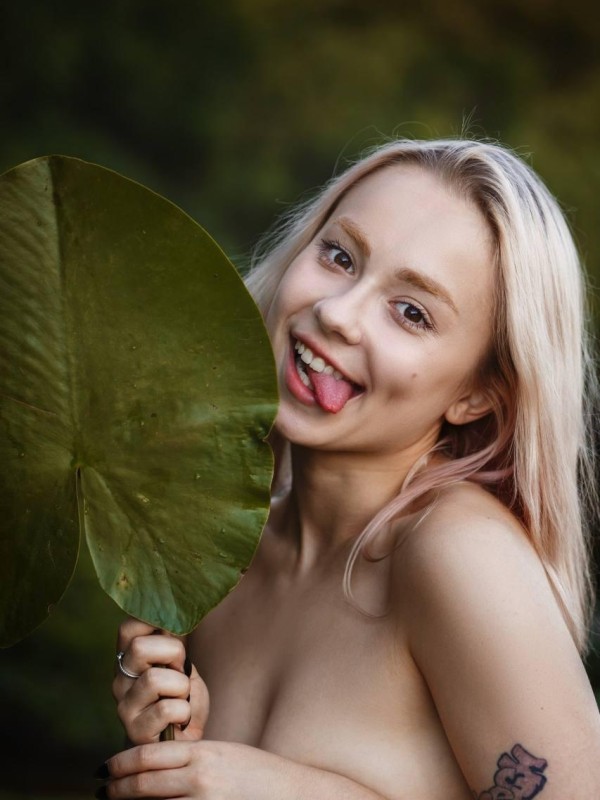 Аринка привлекательная девушка из Вельск цена от 7000 руб